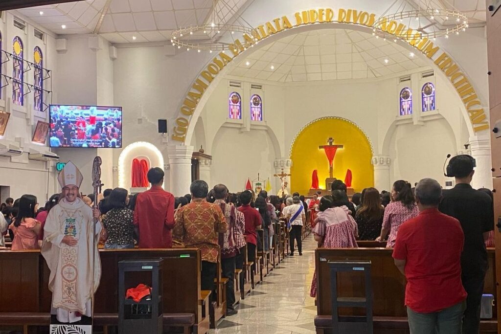 Jumat Agung Dikenang Dalam Kesyahduan Gereja Katedral
